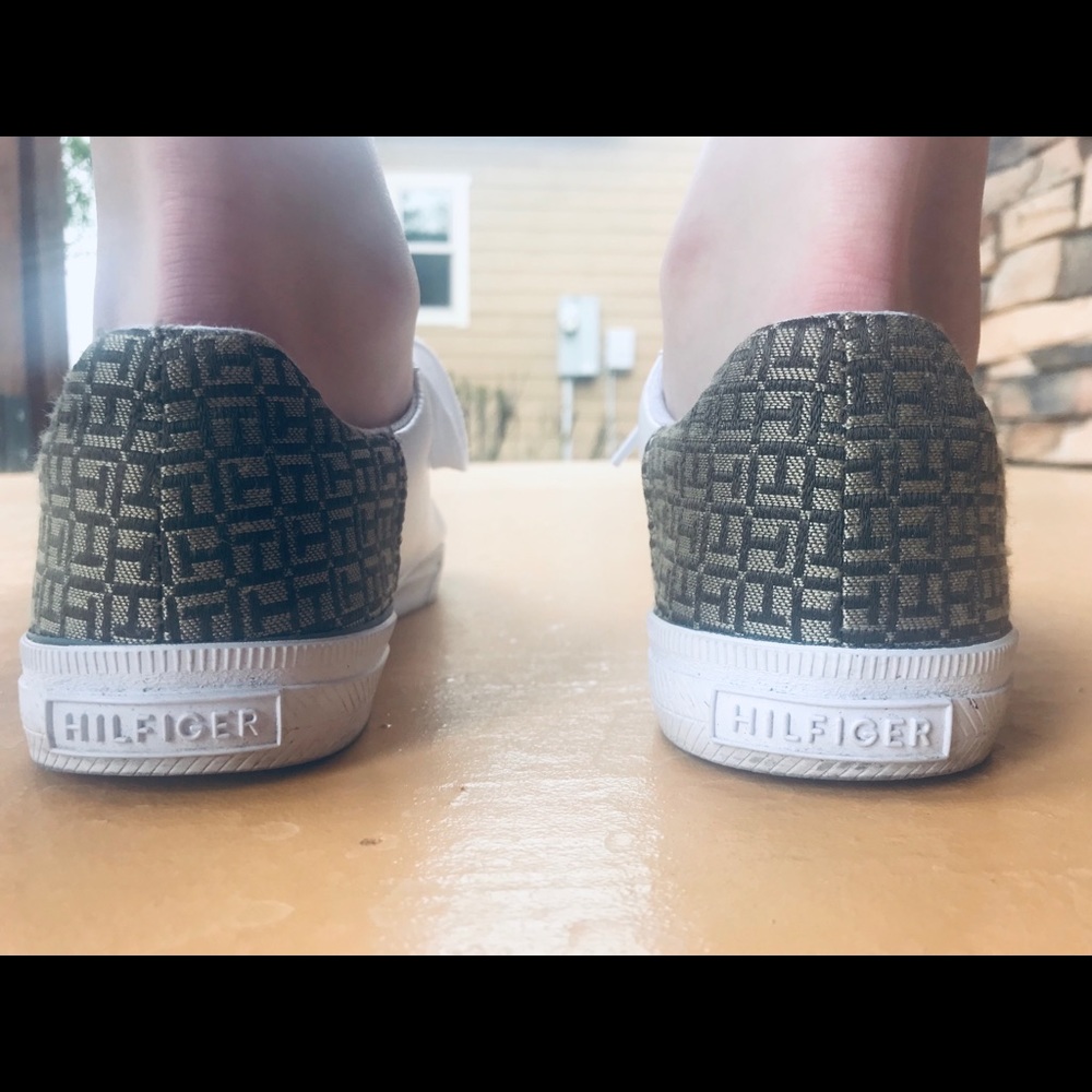 Tommy Hilfiger Women’s Luna Sneakers (US 8.5)